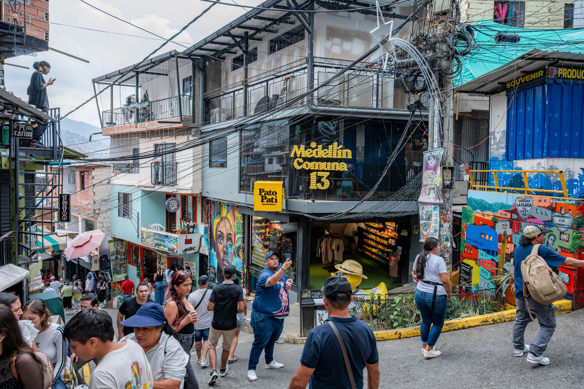Graffitour Comuna 13: Historia, Arte y Transformación